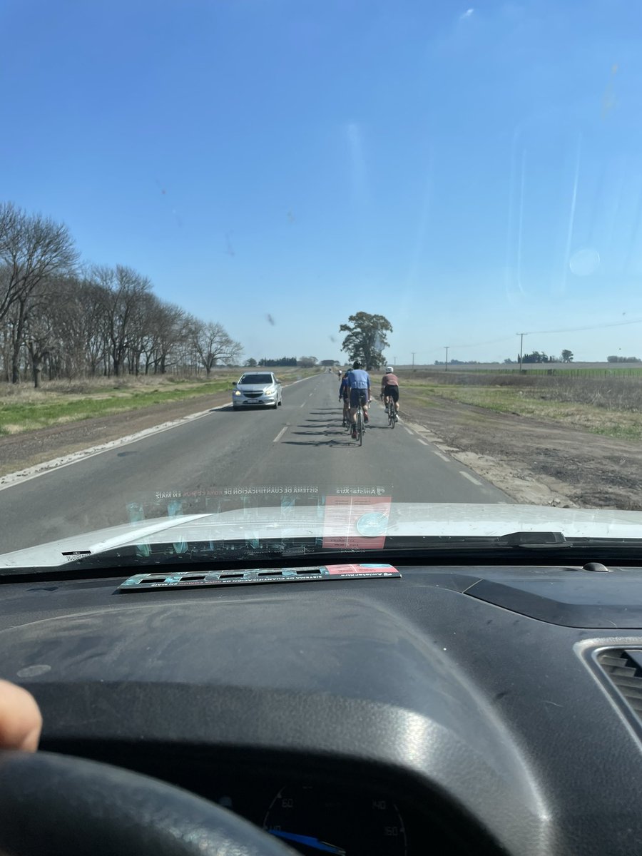 DavidArGonza's tweet photo. Existe ser más gorreado que ciclista en ruta nacional? Que gente hdmp! https://t.co/Bj6c5Bm3pX