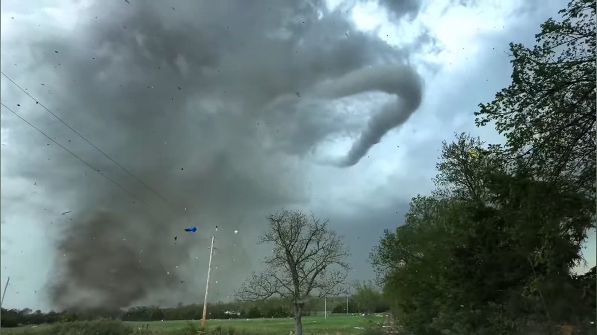 This has to be one of the craziest #tornado scenes I have ever ...