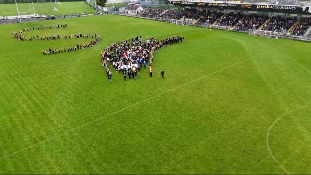 crossrangers's tweet image. ⚫️🟠Well done to our U8, 10 &amp;amp; 12 teams &amp;amp; mentors who provided a guard of honour for Caolan by shaping the letter S
#Stringer #Hero #Proud #Legend