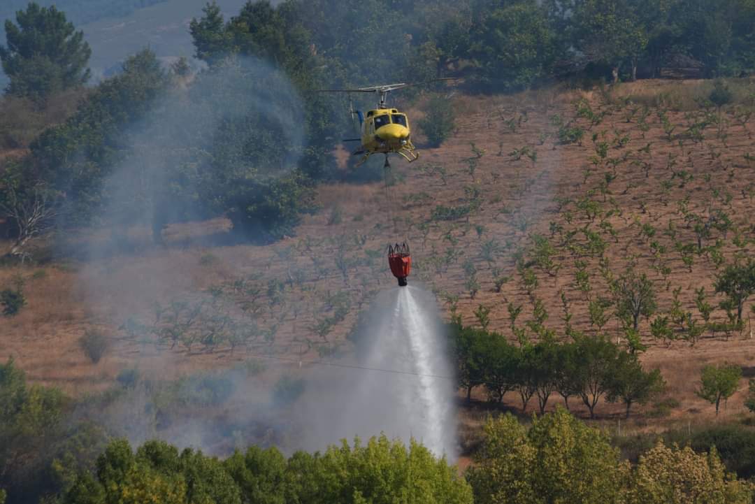 Alfphoto_alpis's tweet photo. Imágenes de esta mañana del #IFBembibre, con participación de #Lima1 con base en Cueto, #BomberosPonferrada y personal de la #JCyL . https://t.co/ghzkgoqmMb