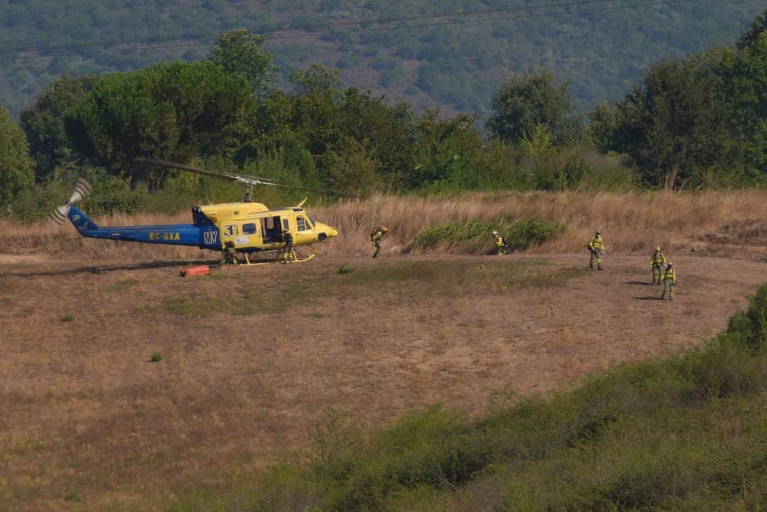Alfphoto_alpis's tweet photo. Imágenes de esta mañana del #IFBembibre, con participación de #Lima1 con base en Cueto, #BomberosPonferrada y personal de la #JCyL . https://t.co/ghzkgoqmMb