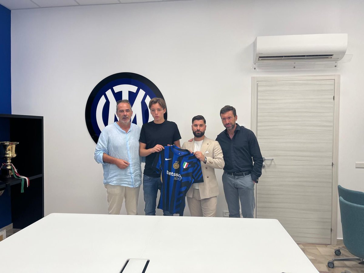 DiMarzio's tweet photo. #Calciomercato | Acquisto in prospettiva dell'@Inter: ha appena firmato Dino #Putsen, centrocampista classe 2008 dallo @JSodra. Giocherà con Primavera e Under-18 https://t.co/K4c0hBZsMD https://t.co/So6WRLZir5