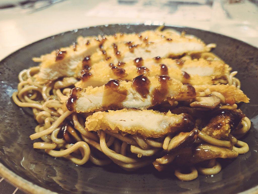 xDesyre__7's tweet photo. Hoy comimos en asiático con los papas 🤤🥰
#Undon #Asiático #UnaDelicia https://t.co/Rjtn5lGzYz