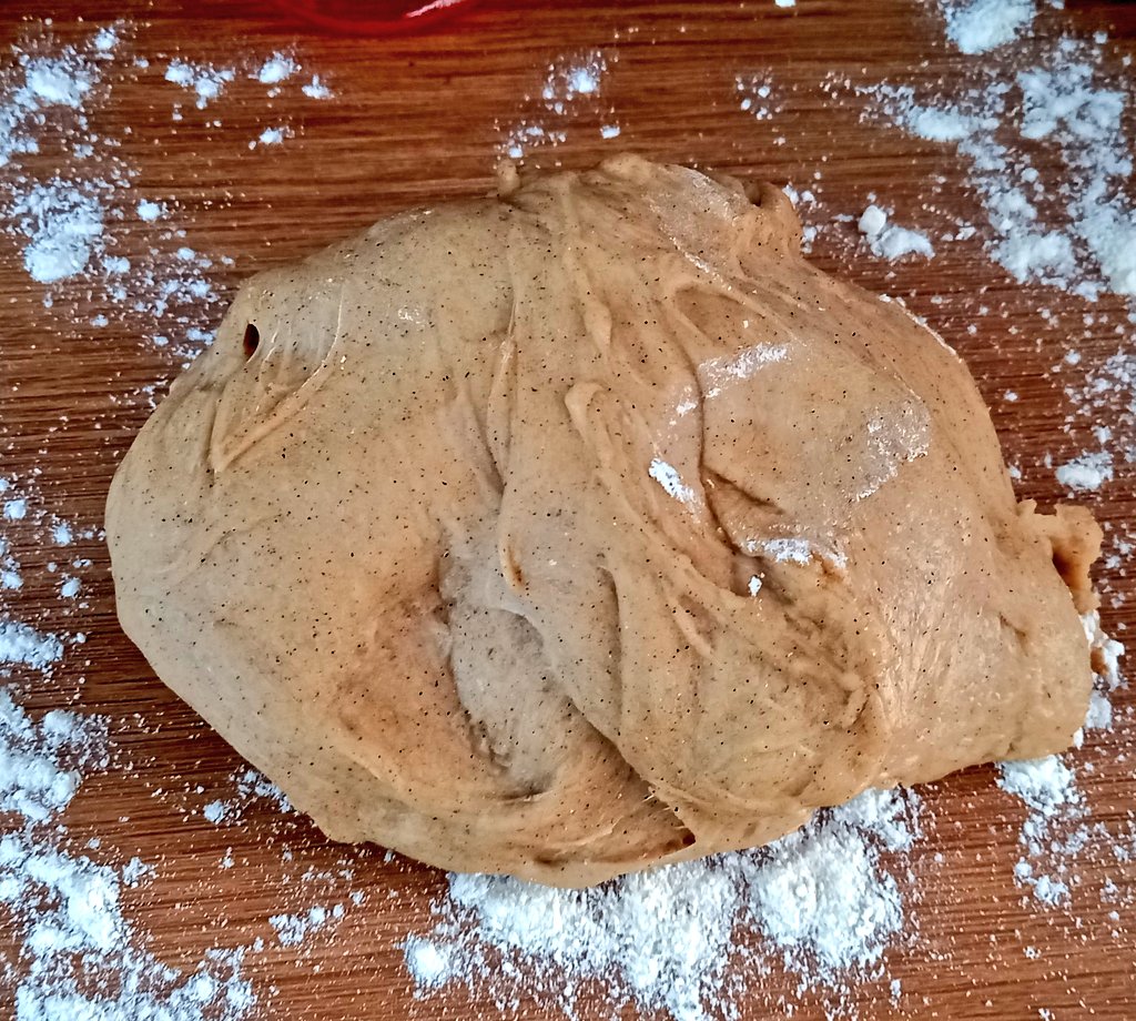 Nayuleska's tweet image. Successfully baked cranberry and mixed peel cinnamon rolls! Super tasty, used oat milk too. #baking #breadmachine