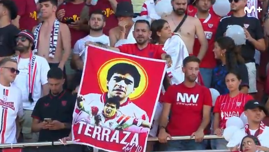 ♾ <a href="/SevillaFC/">Sevilla Fútbol Club</a> 💗 Maradona.

#LaCasaDelFútbol #LALIGAEASPORTS