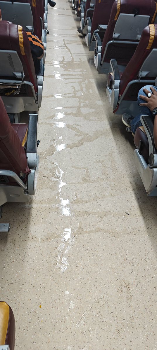 rajeshgupta622's tweet image. 12045 New Delhi Chandigarh Shatabdi,Executive class/E2 rain water leakage status on tonight 27th Aug 2024,very upset once facing such situations,Speed thrills but Quality of Coaches ????