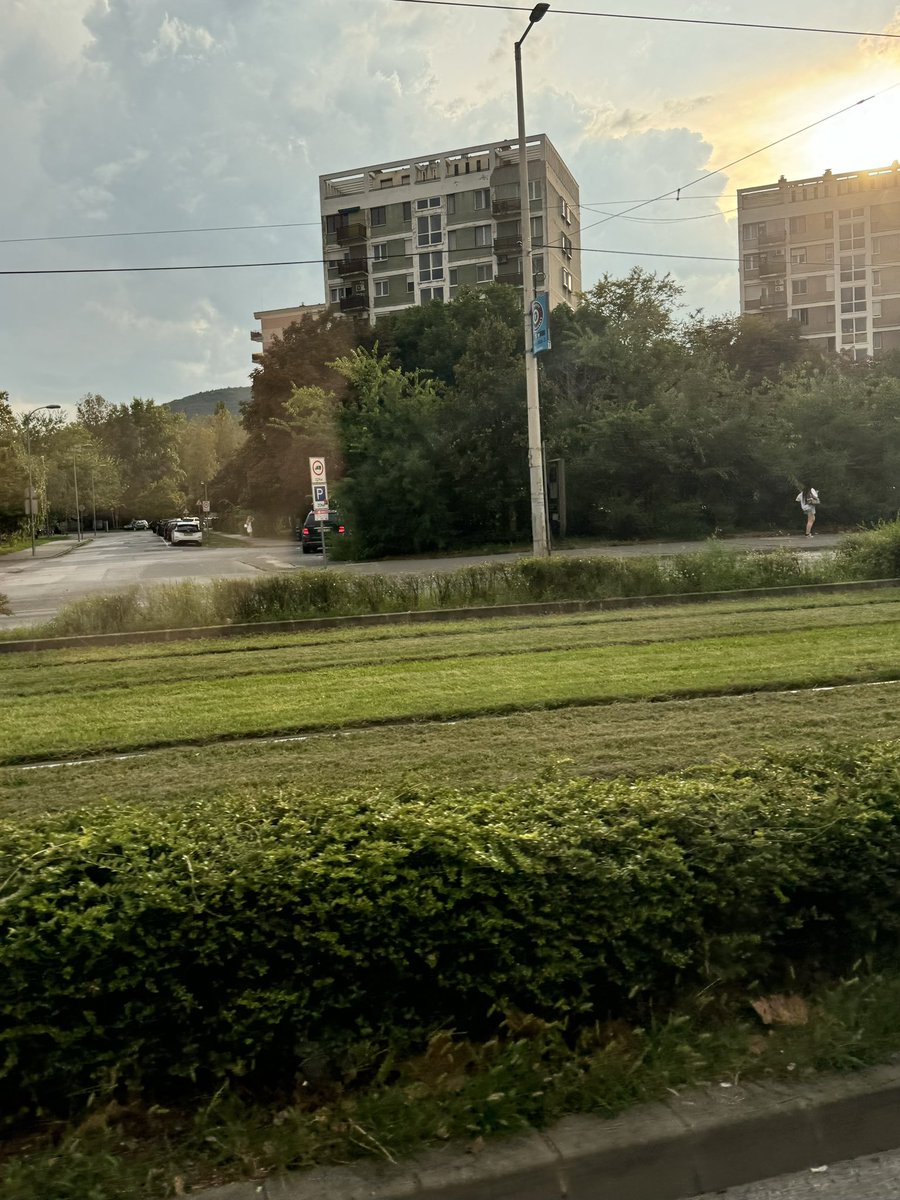 Annyira szép zöld hely, akár piknikezni! Ugye?