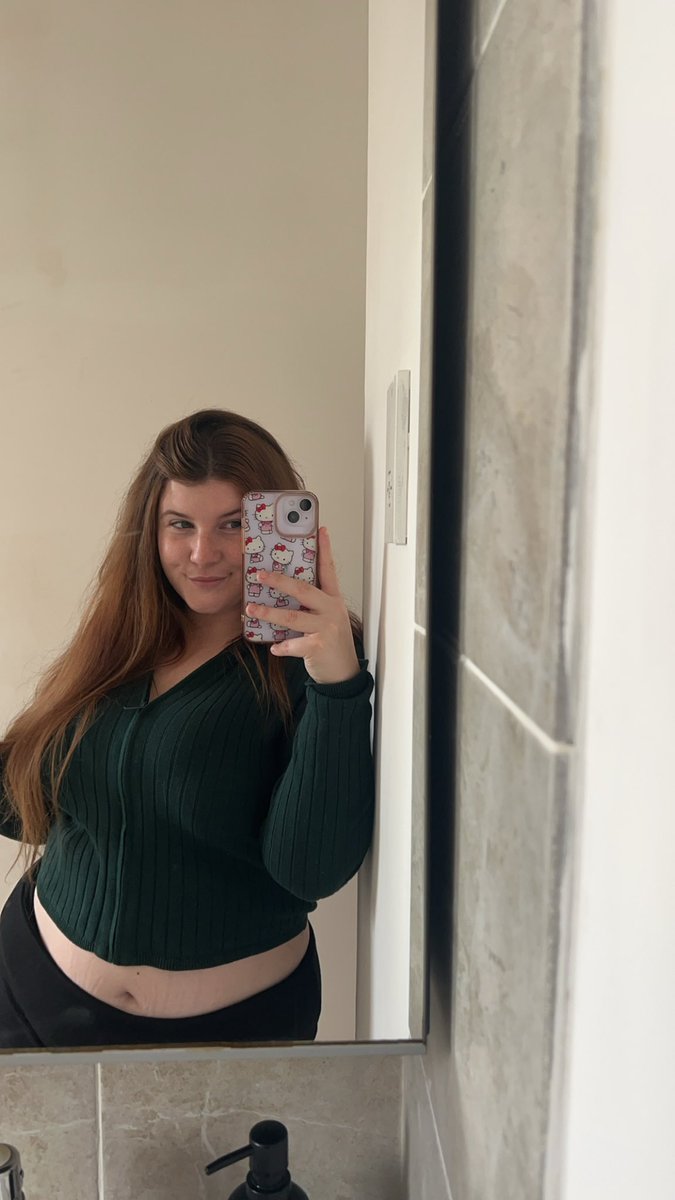 KittyKale0's tweet photo. would you take me on a date dressed like this? 🧐 https://t.co/etSVHUxRE2