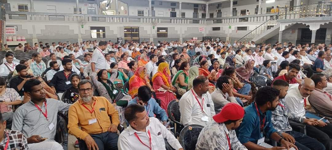 Subhash__bhim's tweet photo. मान्यवर @WamanCMeshram साहब
बामसेफ एवं राष्ट्रीय मूलनिवासी संघ का 25 वा राजस्थान राज्य अधिवेशन पाली में सफलतापूर्वक सम्पन्न हुआ
अध्यक्षता मा. वामन मेश्राम साहब
राष्ट्रीय अध्यक्ष बामसेफ नई दिल्ली
#BamcefStateConvention https://t.co/0vM6Z9wDH3