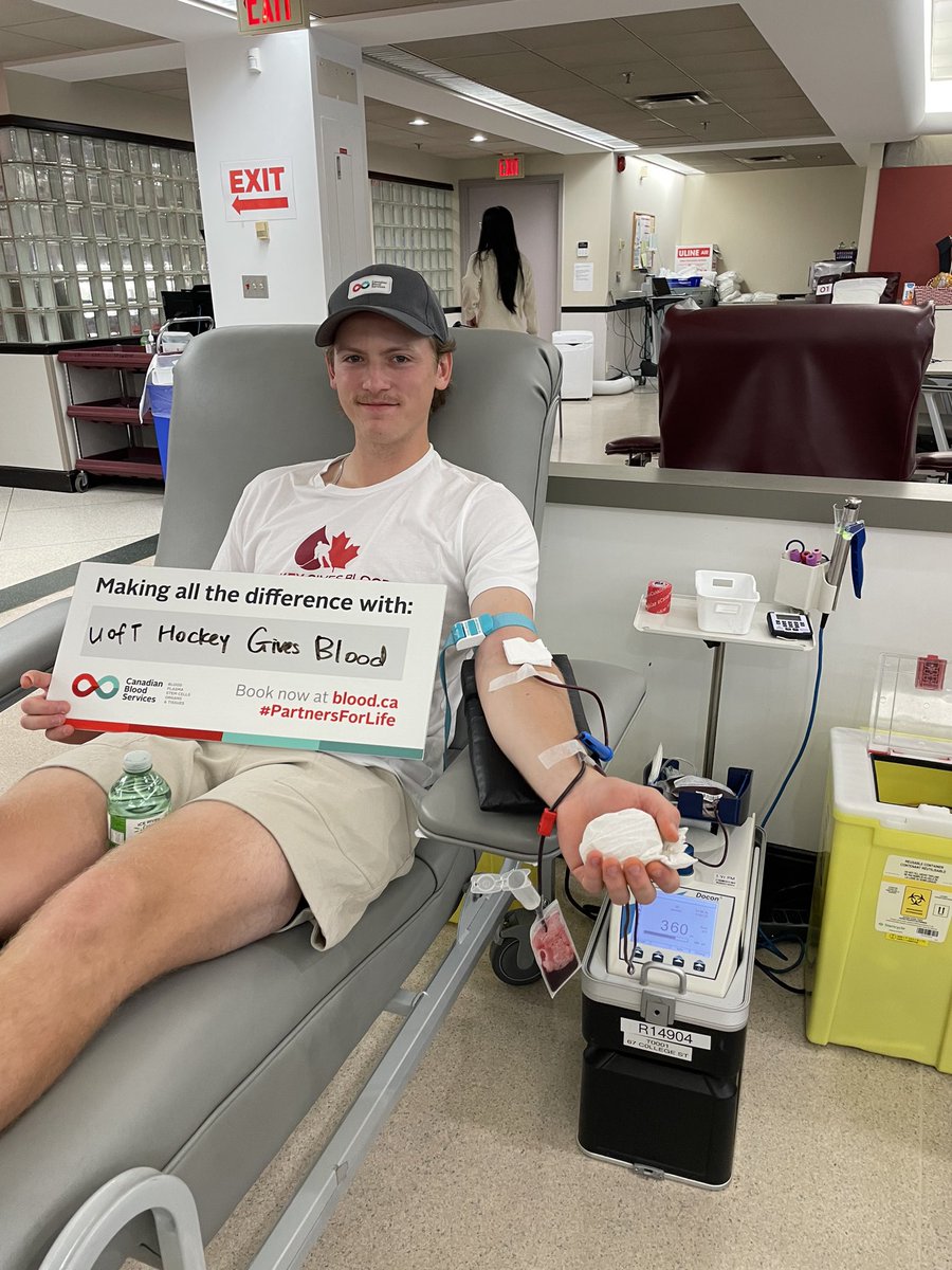 Hockey Gives Blood tweet media