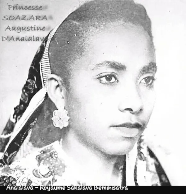 Mpanjaka(King) Zalifa Bente Salim of Sakalava Bemihisatra of Analalava, Madagascar. She succeeded her late mother Mpanjaka Soazara Augustine who died in 2017

Sakalava are a ethnic group in Madagascar said to be as a result of integration of bantu and Austronesians

#sakalava