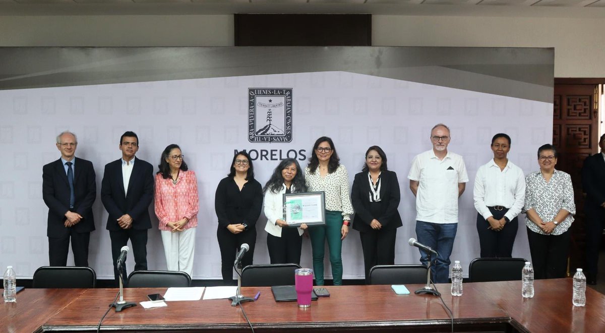 SDEyT_Morelos's tweet photo. 📄#Boletín | Entrega Gobierno del Estado Reconocimiento al Mérito Estatal de Investigación a seis mujeres 🎖️👩🏻‍🔬

 ✅ Las galardonadas fortalecen el papel de Morelos como un referente en materia de investigación científica: Cecilia Rodríguez

Descubre más👇🏼
https://t.co/m6v5ZObIuu https://t.co/f56FQVP9V4