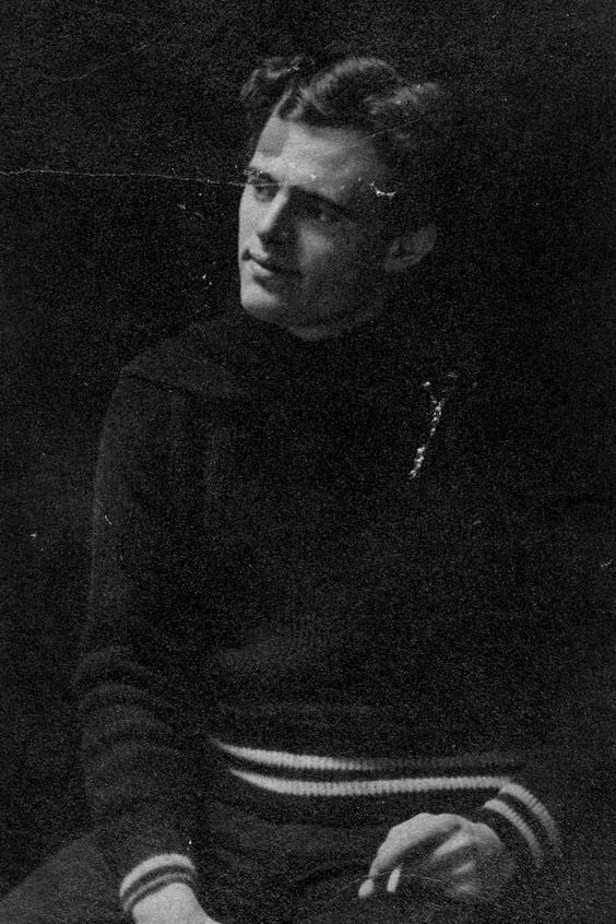 “Hayat iyi kartlara sahip olmak değil, bazen kötü bir eli iyi oynama meselesidir.”

—Jack London