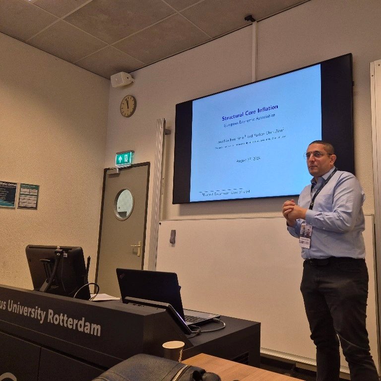 Benchimolium's tweet photo. Thrilled to have presented our paper on "Structural Core Inflation" (with @YaakovChenZion) at #EEAESEM24 today!
Thanks to all attendees for your insightful comments.
Paper/Slides: https://t.co/G8xOedrl8X
Message me if you want to talk in Rotterdam!
#EconTwitter #DSGE
1/2 https://t.co/ZLsrPPvyiM