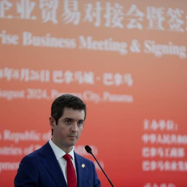 Panamá y China buscan nuevas áreas de cooperación comercial, mientras esperan por un TLC.

Durante una rueda de negocios este lunes, más de 30 empresas chinas firmaron convenios comerciales con empresas panameñas  buff.ly/3XkxeOB
