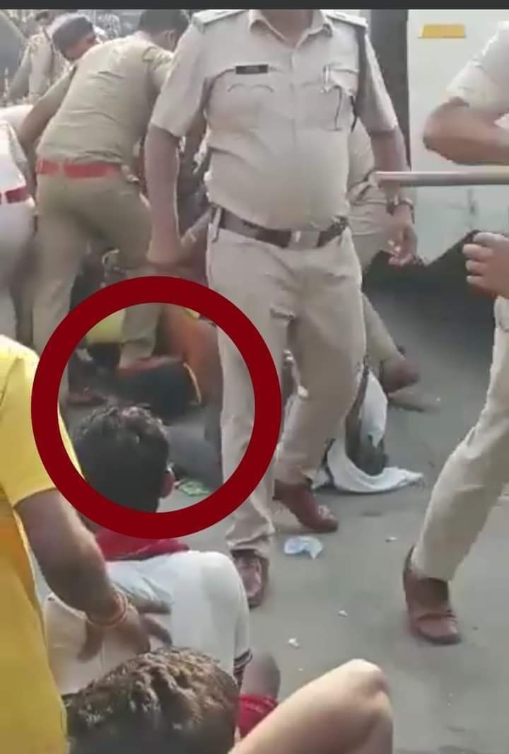 दो चार लाठी क्या पड़ी धमकी चमकी में उतर गए कका
सोचो आप के शासनकाल में आंदोलनकारियों पर केसा केसा जुल्म होता था
