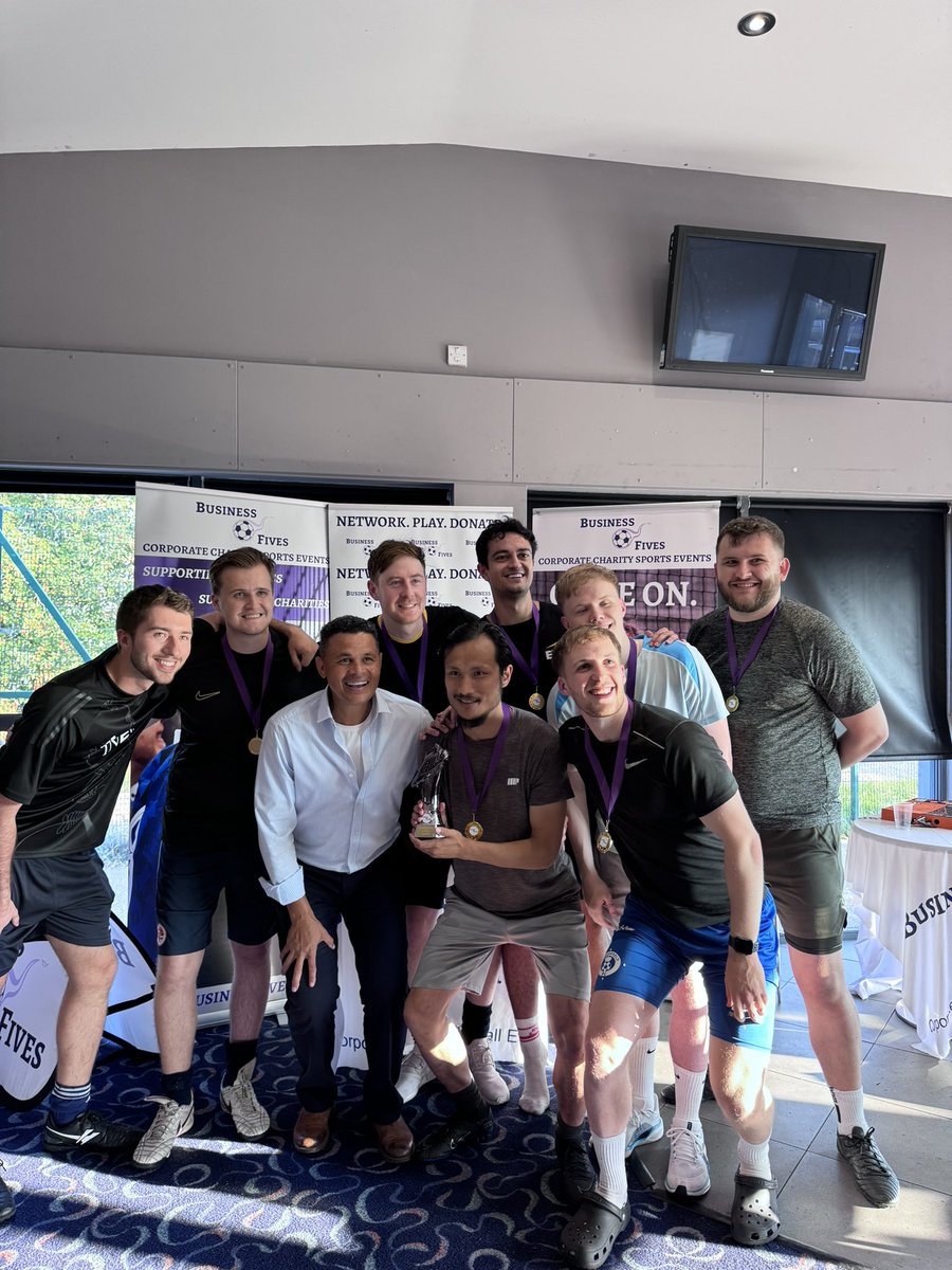 BusinessFives's tweet photo. Congratulations to our #Reading Champions League Winners @EYnews .

The team won a £350 donation for @EY_Foundation and secured a spot at our national final.

Their trophy was presented by @JohnSalako https://t.co/K4XcROhpXA