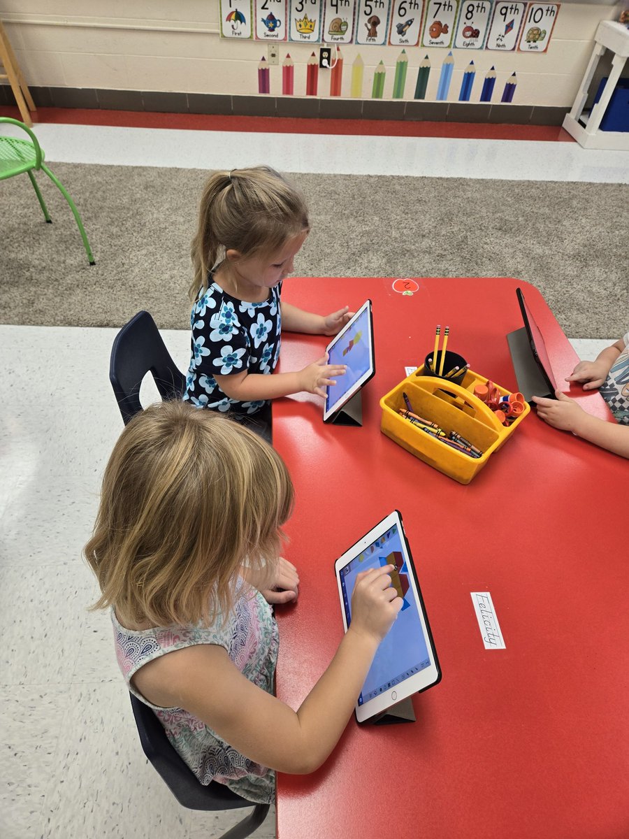 MsLieferKdg's tweet photo. Exploring pattern blocks on iPads for math today in Kdg! #redbud132 https://t.co/h678YVmejf
