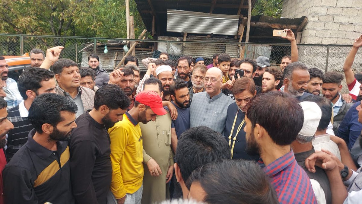 FerozWani20's tweet photo. Today, the @JKNC_ South Zone President and Incharge Constituency #Doru,Jb @SyedTawqeerAh_,visited Larnoo, Kokernag Constituency, accompanied by Ch. Zafar Ali, who has filed nomination papers for the upcoming Legislative Assembly elections.
@OmarAbdullah @nasirsogami
@sakinaitoo https://t.co/btVyHVdHhR