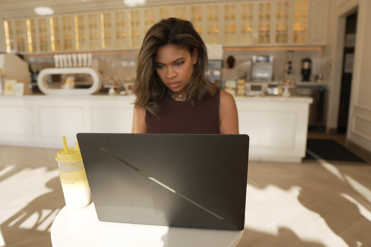 MrsChimChimLOL's tweet image. As a hot girl, I&apos;m always on the go. Luckily @ASUS_ROG has my back. 

I can use my #ZephyrusG16 any and everywhere for gaming, editing, or for other various hot girl things. 

Check it out rog.gg/ZephyrusG16_MCC #ROGPartner #TeamROG