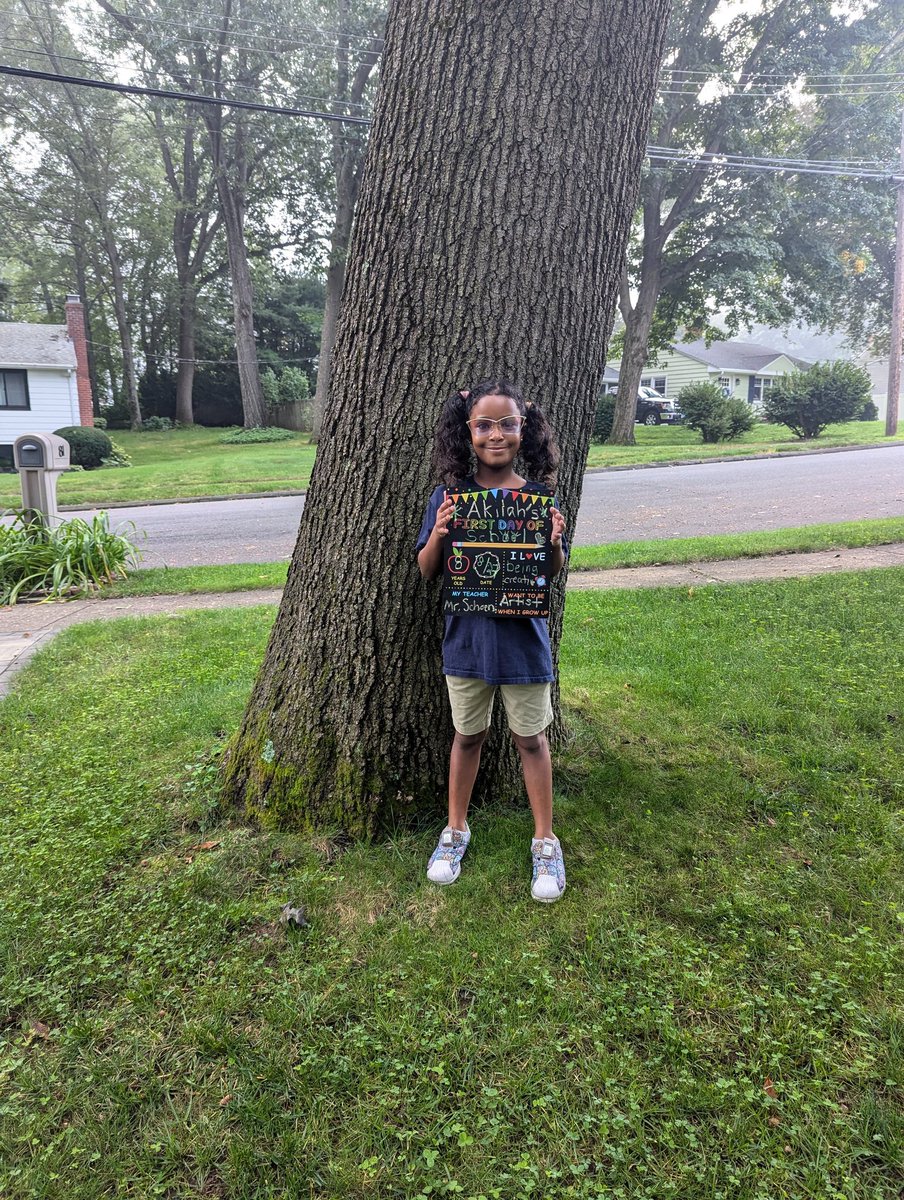 AaliyahAMiller2's tweet photo. It's #BackToSchool in my household. Shout out to the staff and teachers @KinsellaMagnet. Akilah and Zak are looking forward to this school year.  

Whoot! Whoot! 😍

@Hartford_Public https://t.co/qIDrAYnIlK