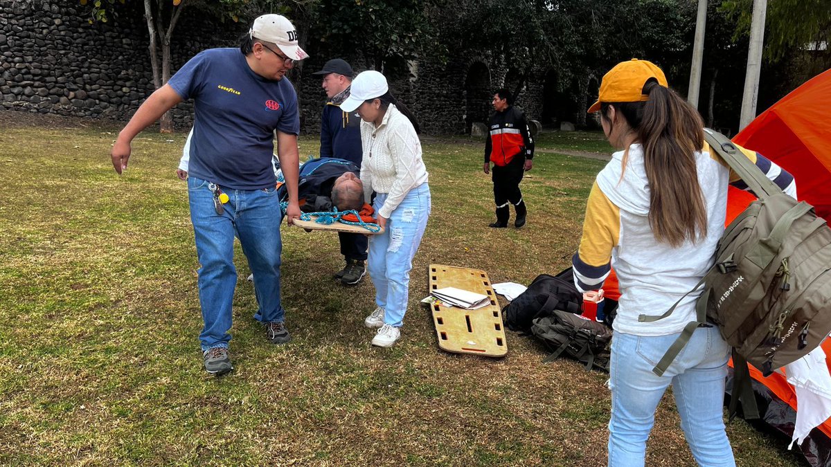 Riesgos_Ec's tweet photo. #Prevención 🔎
📍#Azuay
Como parte de las capacitaciones a los aspirantes a Voluntarios de Protección @CivilEcuador de #Gualaceo continuamos con el módulo de campamentación con el apoyo de los voluntarios de #Cuenca.

✅ Además se ponen en práctica los conocimientos adquiridos. https://t.co/xZiKHbKw5T