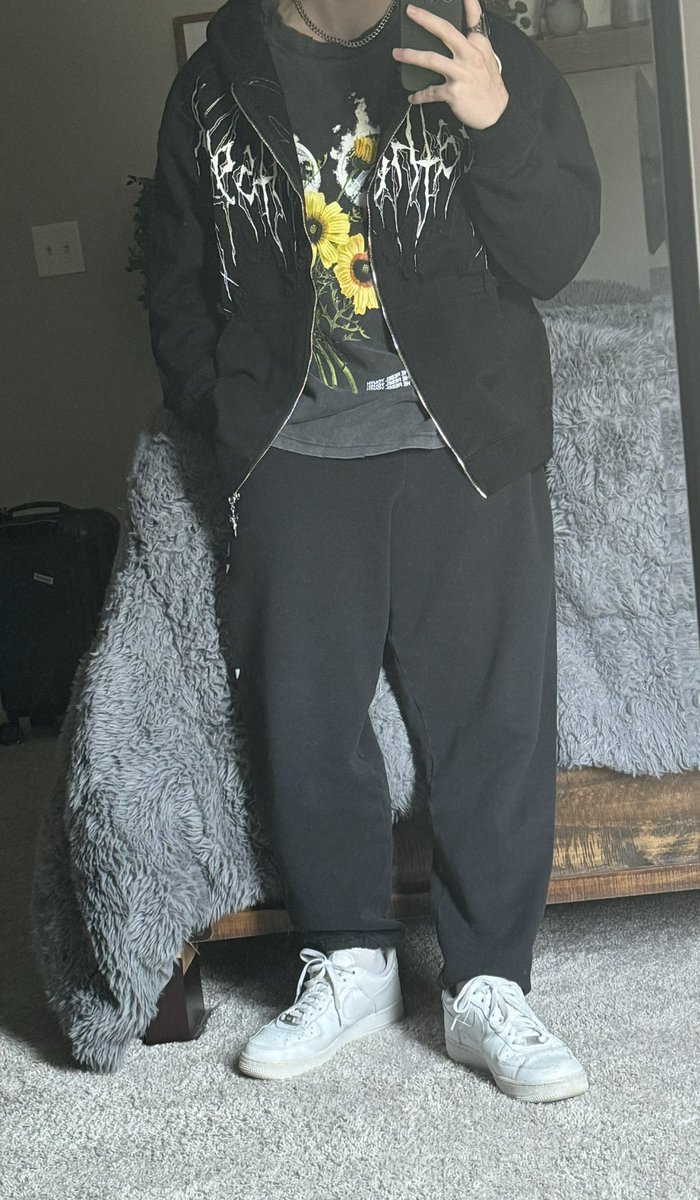 prag1v5's tweet photo. New hoodie / airport fit dtx i am in u https://t.co/F4BMO9H6oj
