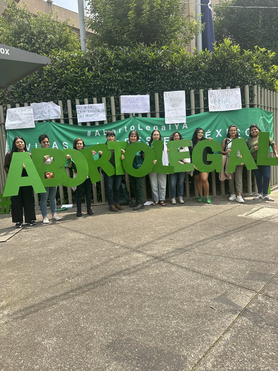 CDDMexico's tweet photo. Desde la sede nacional del PAN contra el retroceso de 12 a 6 semanas promovido en el Congreso de Aguascalientes.

Ni un paso atrás: ¡Los derechos reproductivos deben ser progresivos!

#AbortoLegalYa
#AbortoLegalAguascalientes https://t.co/LUt28HDLnJ