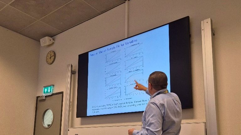Benchimolium's tweet photo. Thrilled to have presented our paper on "Structural Core Inflation" (with @YaakovChenZion) at #EEAESEM24 today!
Thanks to all attendees for your insightful comments.
Paper/Slides: https://t.co/G8xOedrl8X
Message me if you want to talk in Rotterdam!
#EconTwitter #DSGE
1/2 https://t.co/ZLsrPPvyiM