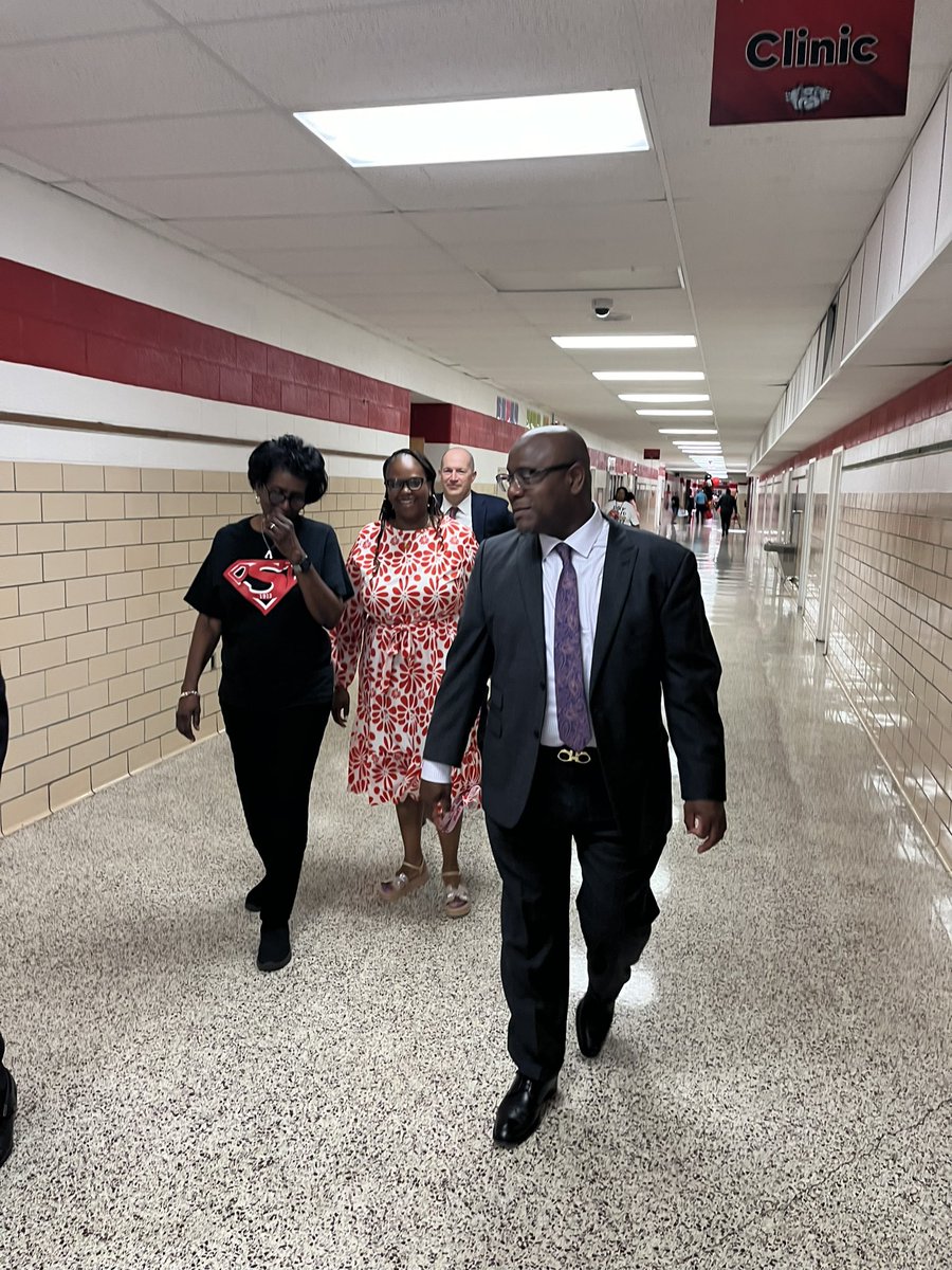 Thank you to the Divine Nine for greeting our students on the first day and wishing them a great school year! Welcome back Bulldogs! We’re going to have a wonderful year 🤩