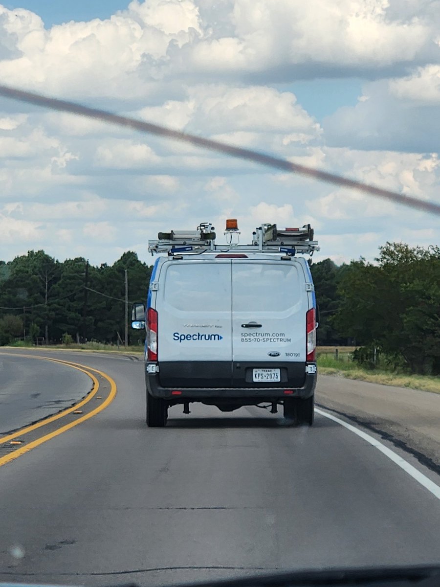 vintagejunkfm's tweet image. Followed him from the end of my road, for about 35 minutes, then i turned...but I'm still not eligible 😭😭😭😭 @GetSpectrum #maybeoneday