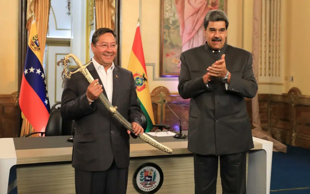 RoxanaDuchen's tweet photo. Bolivia 🇧🇴 tiene una inmensa reserva de Litio.

Venezuela 🇻🇪 tiene una inmensa reserva de petróleo. 

Ambas son pobres. No es la cantidad de recursos naturales lo que determina la prosperidad de un país.

Es el modelo que aplican sus gobernantes.

El socialismo es MISERIA. https://t.co/FYRHNZLg6v
