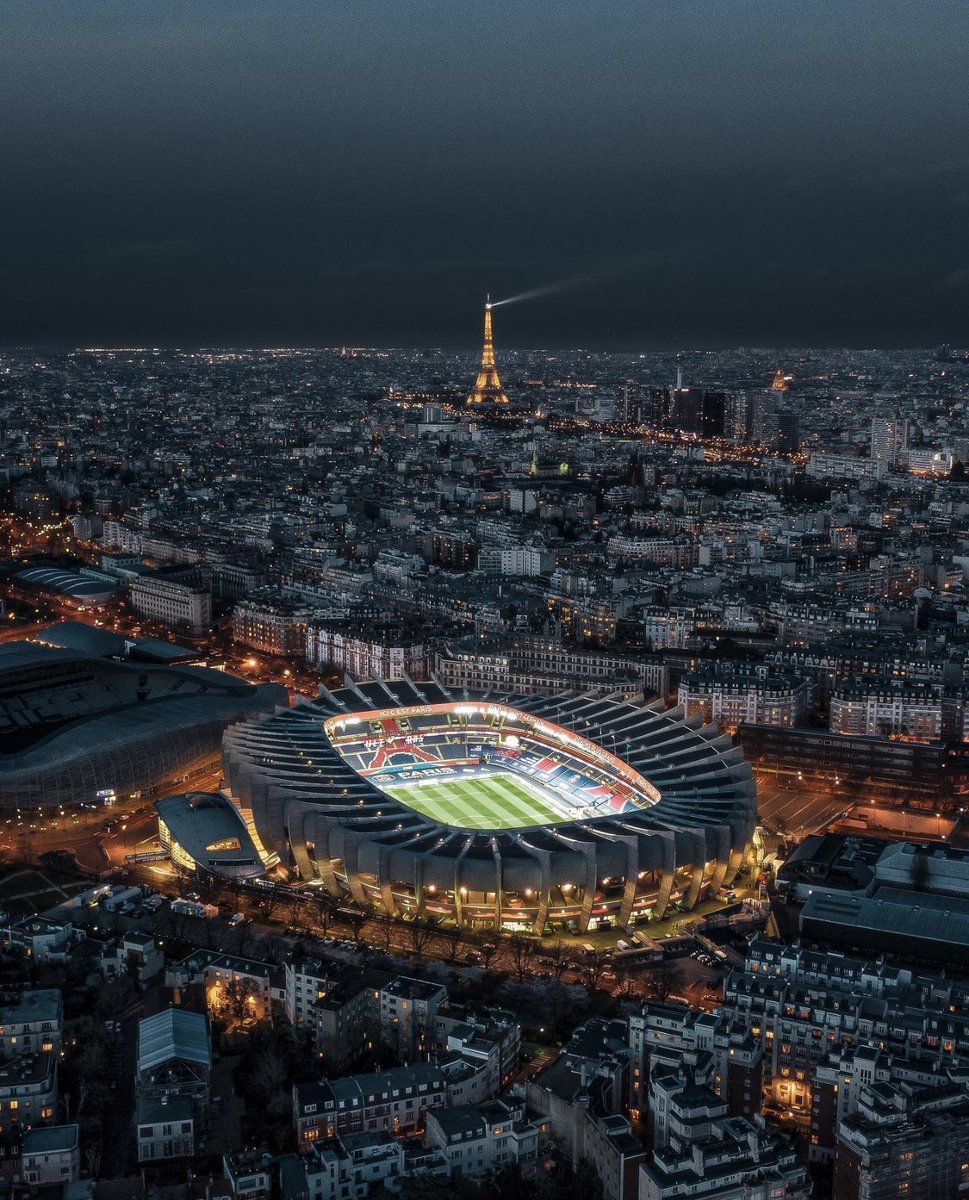 MookieBarbu's tweet photo. Le plus beau stade du monde, dans la plus belle ville du monde. 🏟️🔴🔵 https://t.co/fDzerx6Zha