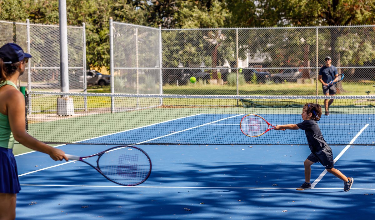 houparksboard's tweet image. Need a spot to learn something new or play a friendly (or competitive 😉) game? 

Check out your local neighborhood park!

Photo: Katy Anderson

#HoustonParks #Tennis #LocalParks