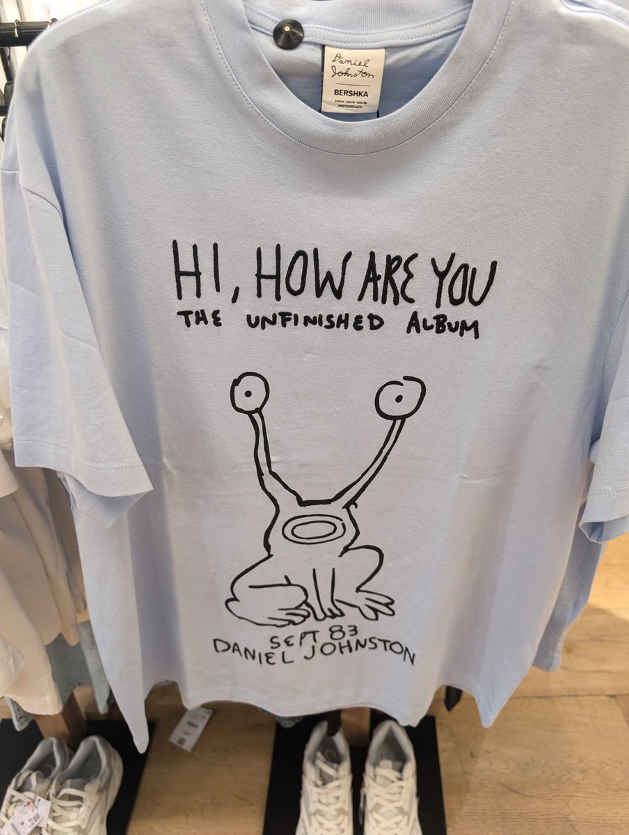 Jamás pensaba que vería esto en un Bershka 🥲
Por supuesto, la he comprado 😁