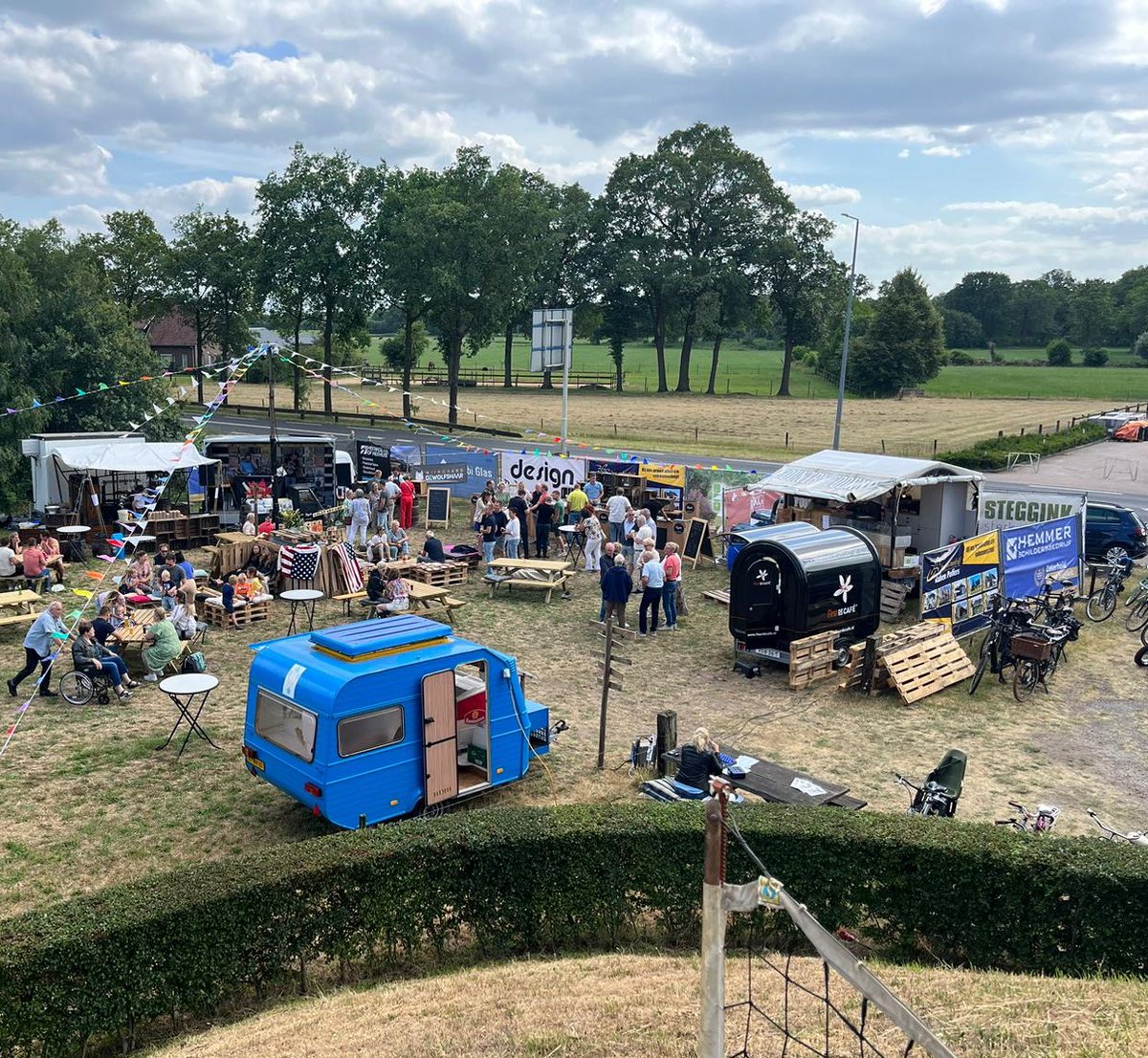 Vernieuwde opzet Molenweekend!

2. Zondag 8 september Molenmarkt 11:00 uur
 
Nieuw: combinatie met Molenfestival; foodtrucks met 
heerlijke hapjes en drankjes van Texas Ribhouse, Steggink Catering en vele standhouders op een mooi festivalplein en livemuziek van het Vinylparadijs!