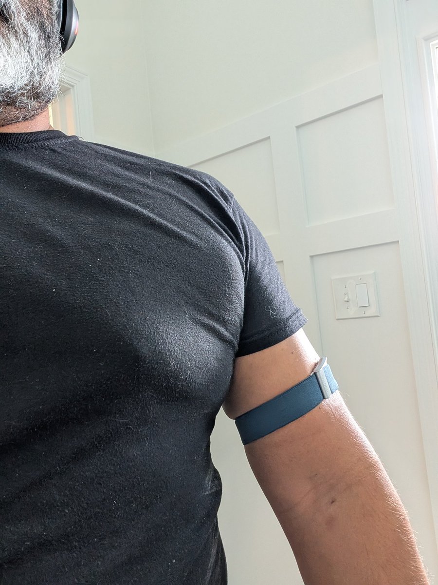TheDavidWalsh's tweet photo. Hey @WHOOP , can something be done to make the Hydroknit bands not slide off the sensor. Happens on both the wrist band and the bicep band.  Maybe the 5.0 model will have better sides or back loop to prevent this issue.
#Whoop #hydroknit #wearable https://t.co/Ts9Ejf3TsX
