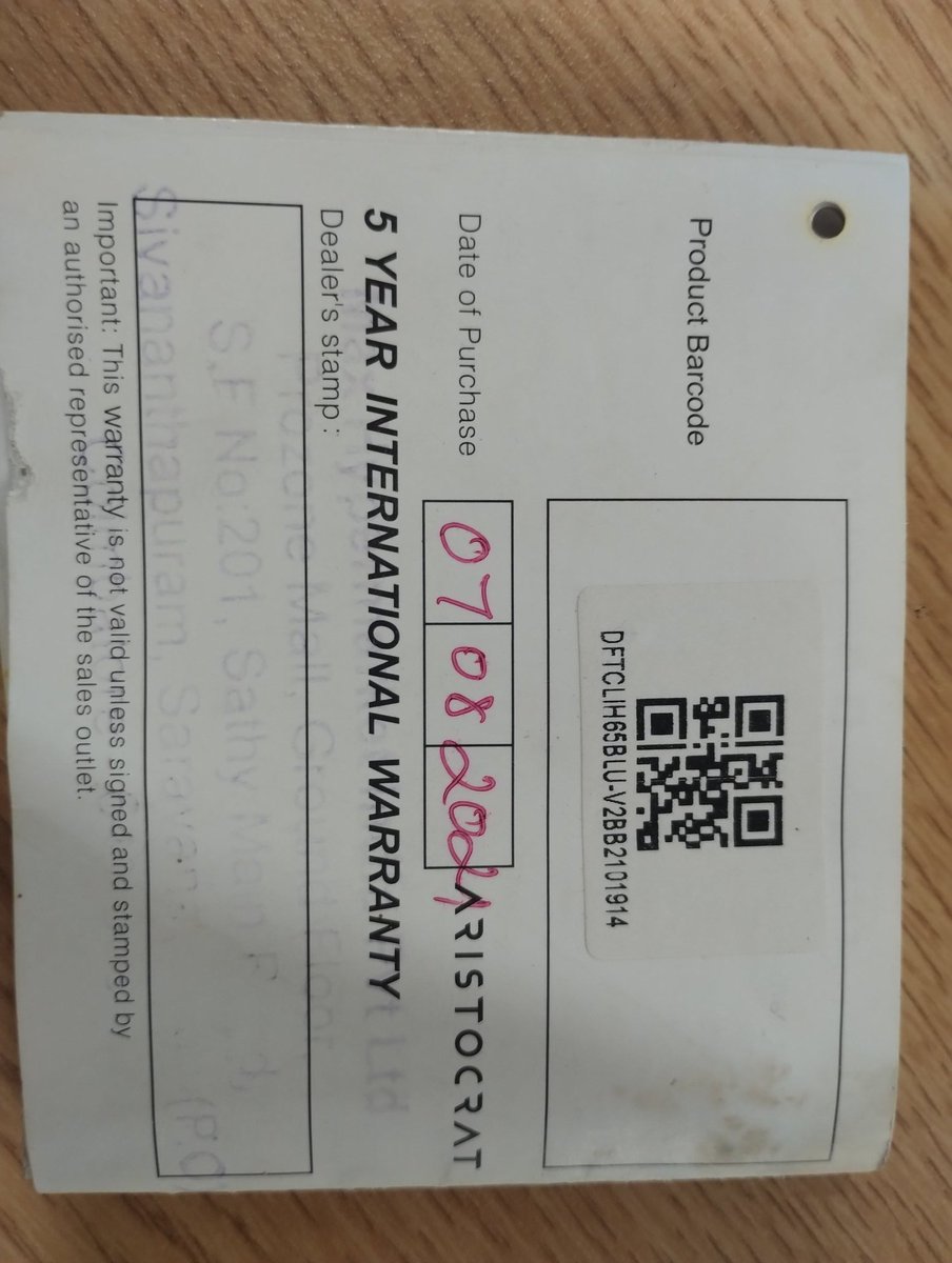 sujithkumar0903's tweet photo. @VIPBagsIndia 
The bag was sold with 5 years of warranty. Where I could notice that actually inner clothes and strips all went off with less usage. I submitted the bag at the allotted store. My question is how will you guys repair those inner clothes and strips?. #bycottvipbag https://t.co/qra1SHN7GR