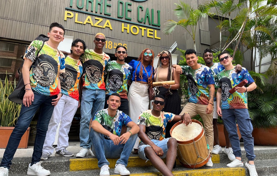 ¡Felicitaciones Jhonatan Carabalí estudiante Licenciatura en Música UNIMAYOR! Percusionista de ChontaSoul, ha dejado su huella en <a href="/PetronioCO/">Petronio Álvarez</a>  Álvarez, llevándose 2do puesto en ‘Modalidad Libre’ y reconocimiento al ‘Mejor arreglo musical’ bit.ly/3T4auQo
#Cauca #Popayán