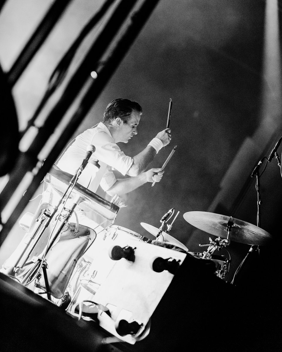 PostalService's tweet image. Some moments from two incredible shows in London and Cardiff - thank you for celebrating with us.

Barcelona, see you tonight!

📸: @BlazerGrillman