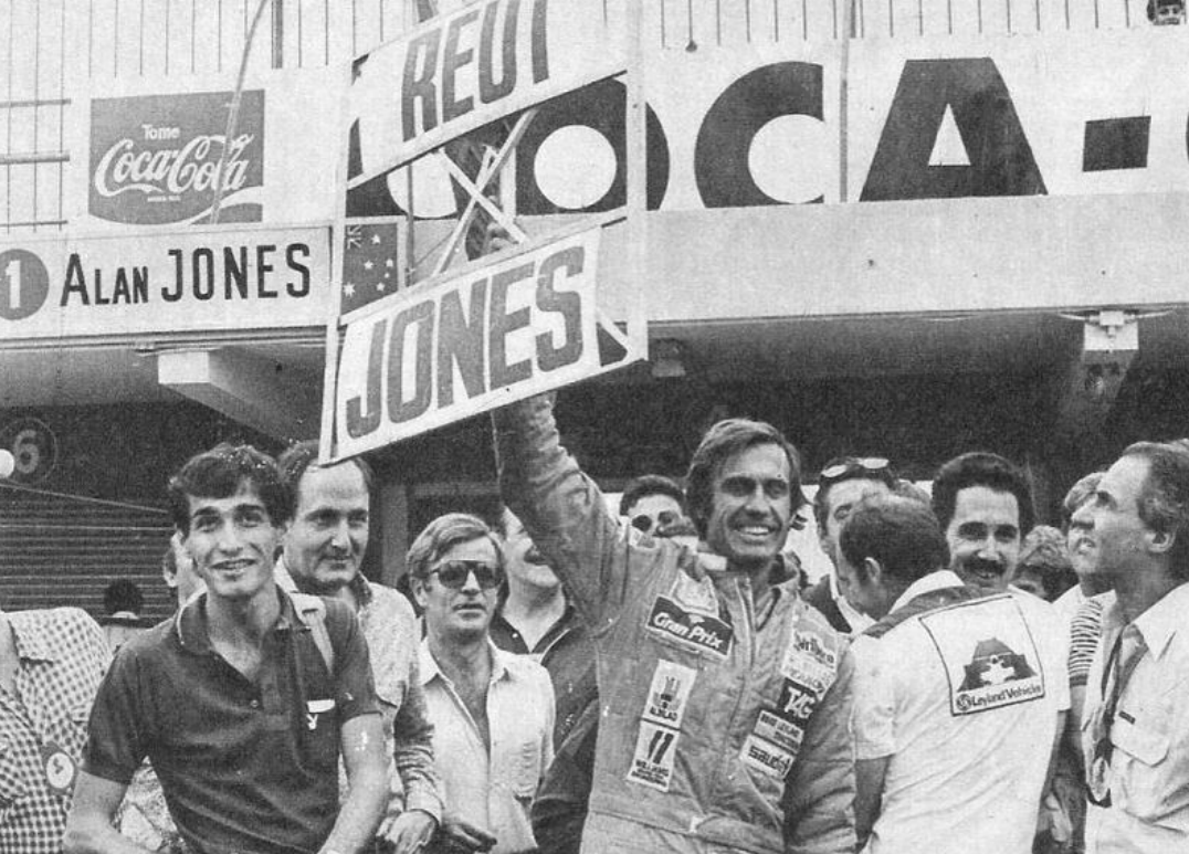 Campeonesnet's tweet photo. #F1 | @WilliamsRacing y esa relación especial con Argentina

Franco Colapinto, integrante del programa de la Academia de Pilotos del equipo fundado por Frank Williams, extiende un vínculo con el equipo que se inició con nuestro país hace más de 50 años. 

https://t.co/IvyXXvUPIw https://t.co/d3R1pnD2q7