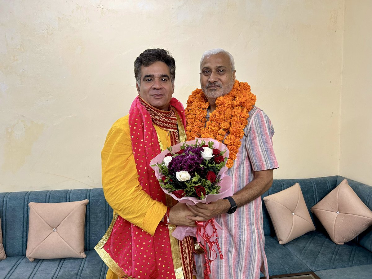 ShamSharma_JK's tweet photo. आज भारतीय जनता पार्टी जम्मू-कश्मीर के प्रदेश अध्यक्ष श्री @RavinderRaina जी से उनके निवास स्थान पर शिष्टाचार भेंट की एवं @BJP4JnK  द्वारा मुझे जम्मू नार्थ विधानसभा से उम्मीदवार बनाये जाने पर उनका धन्यवाद और आभार प्रकट किया ।

#jammunorth79
#jammunorthconstituency
#assemblyelections2024