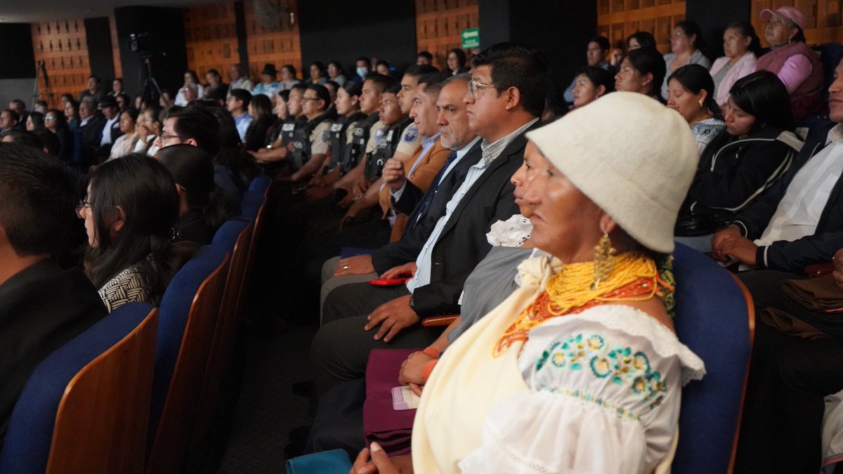 ✔️ La alcaldesa de <a href="/GADOtavalo/">Alcaldía Ciudadana de Otavalo</a>, Ing. <a href="/bellhermosa/">Anabel Hermosa</a>, dio la bienvenida a las personas participantes y explicó lo que representa para la ciudad contar con el sello defensorial #CiudadesDeDerechos humanos y de la naturaleza.