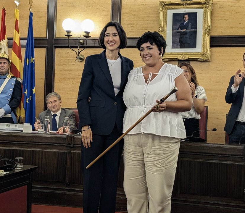 Moltíssimes gràcies <a href="/nuriaparlon/">Parlon #apeudecarrer #interioriseguretatpública</a> per la teva tasca durant aquests darrers 15 anys al capdavant de la nostra estimada ciutat, deixes un llegat inconmensurable.
Gran enhorabona <a href="/MireiaG_S/">Mireia González Sáez</a> pel teu nomenament com a alcaldessa!! Amb tu Santa Coloma inicia una nova etapa, molta sort ❤️
