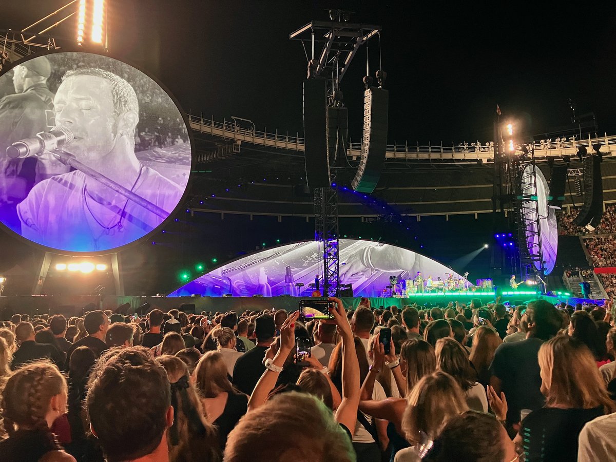 Fireworks x climate protection: <a href="/coldplay/">Coldplay</a> #musicofthespheres w/ <a href="/maggierogers/">Maggie Rogers</a> and #oska at #ernsthappelstadion presented by <a href="/LiveNationGSA/">Live Nation GSA</a> and #leutgeb 

>> stateofguitars.net/coldplay-music… 

#coldplay #maggierogers #livenation #lovestory #moonmusic #clocks #live #concert #stateofguitars