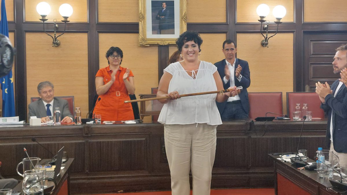👏🏼👏🏼  D’alcaldessa a alcaldessa, <a href="/MireiaG_S/">Mireia González Sáez</a> continuarà el llegat de <a href="/nuriaparlon/">Parlon #apeudecarrer #interioriseguretatpública</a>!!! #santacoloma 🌹🌹