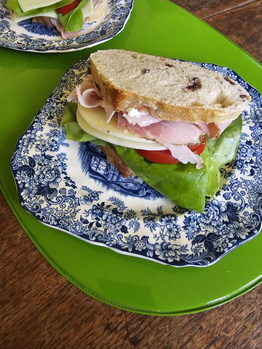Titmousie2's tweet photo. Kalamata olive bread with imported italian rosemary #uncuredham
swiss or provolone
lettuce, tomato
horseradish mayo
๐ https://t.co/LK2J9r60ps