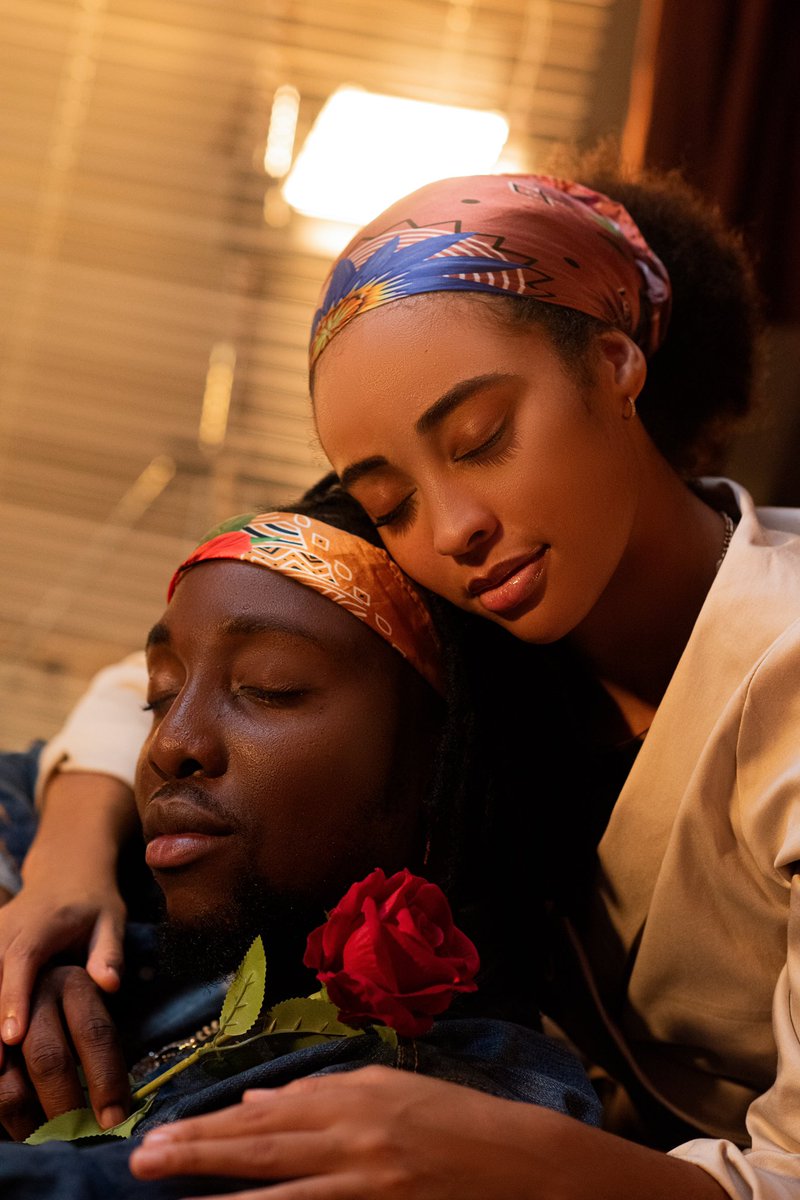 Gerno_O's tweet photo. 🌹 ⚡️Love connection ⚡️🌹
Quelle image capture le mieux l'essence de l'amour ? ❤️

1️⃣ Tendre et apaisant  
2️⃣ Profond et connecté  
3️⃣ Passionné et intense  
4️⃣ Calme et complice

#LoveInPictures #art #photoghraphy #mood #BlackLove #CoupleGoals #amour https://t.co/ZghW1weEyd