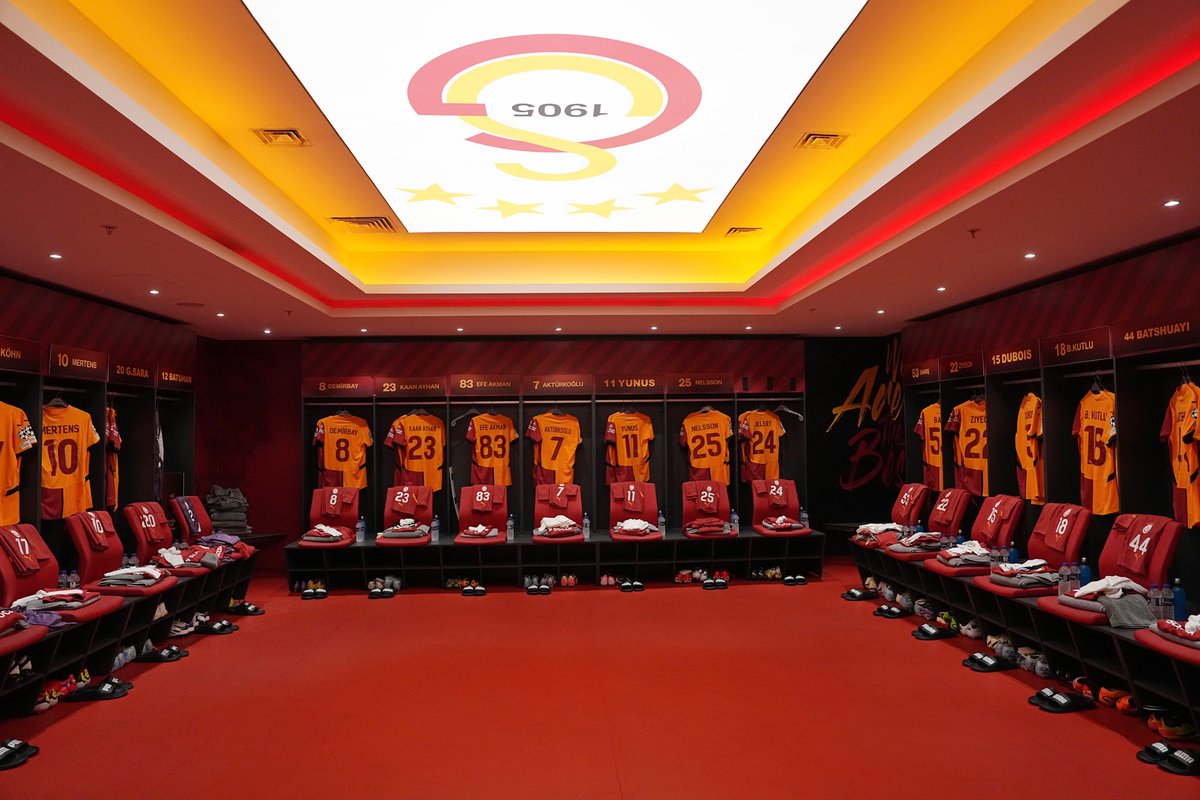 GalatasaraySK's tweet photo. 📸 Karşılaşma öncesinde soyunma odamız hazır! ✅ 

#GSvYB #UCL https://t.co/GThjVSDvCm