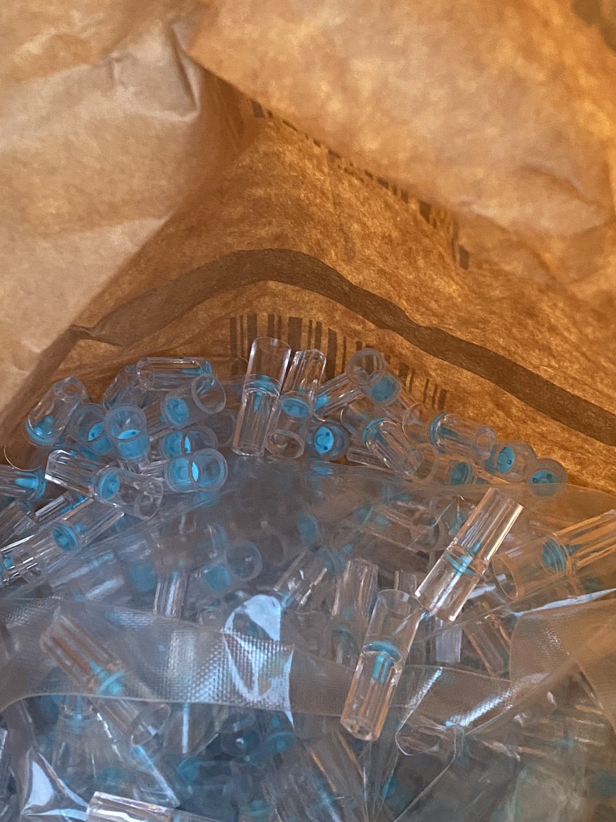 Hallo <a href="/amazonDE/">Amazon.de</a>. Sind euch die festen Kartons ausgegangen? Die Verpackung von meinem Artikel ist dank sorgfältigem Umgang eurer Lieferanten aufgeplatzt und alles ist in dem Umschlag verteilt. Man kann echt nichts mehr bei euch bestellen.